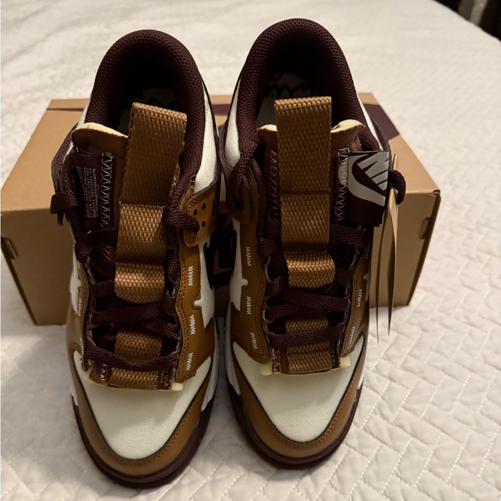 Nike Low’s in Brown and Cream gender neutral